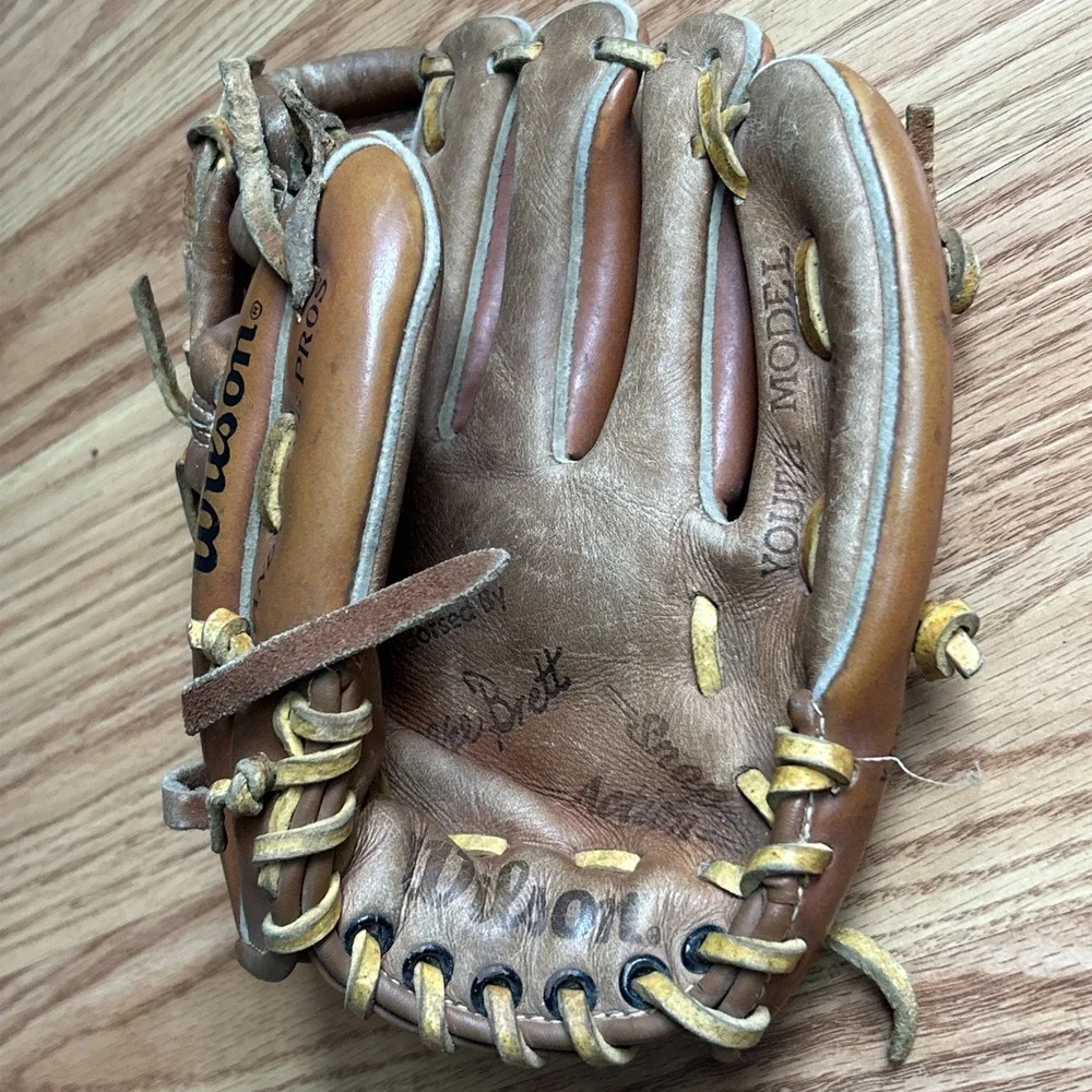 Wilson Signature Model A2295 Brown Leather Youth Baseball Glove George Brett RHT
